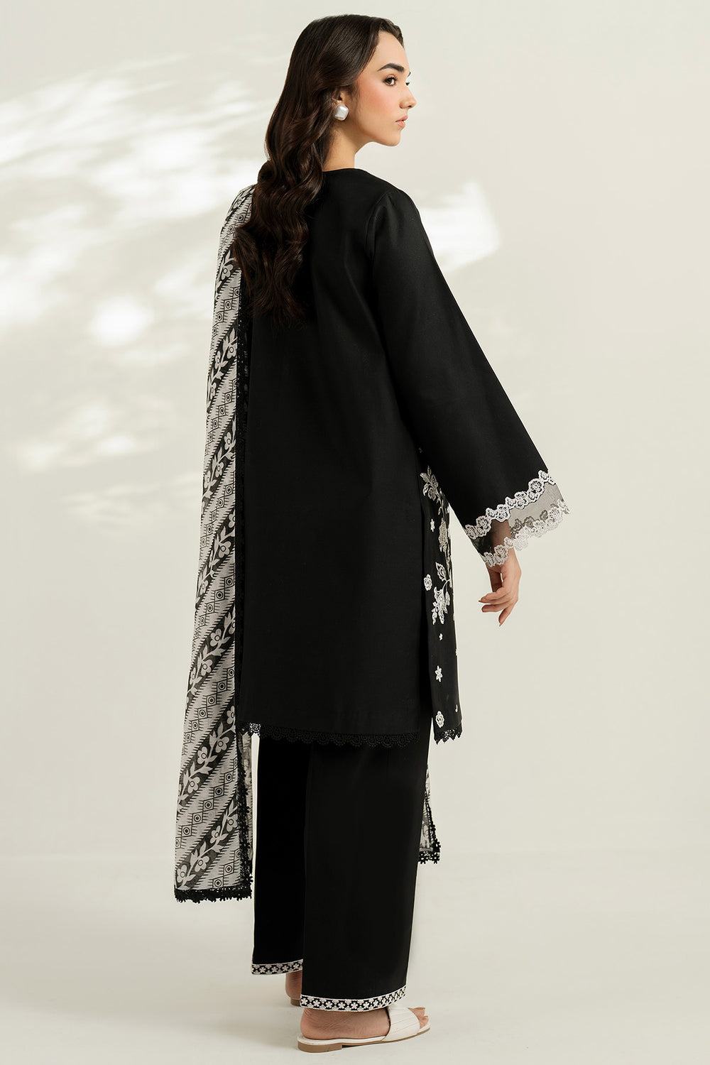 Farasha | Thread Lines Embroidered | Skylit Rouge - Ladies Clothes - Maria Faisal