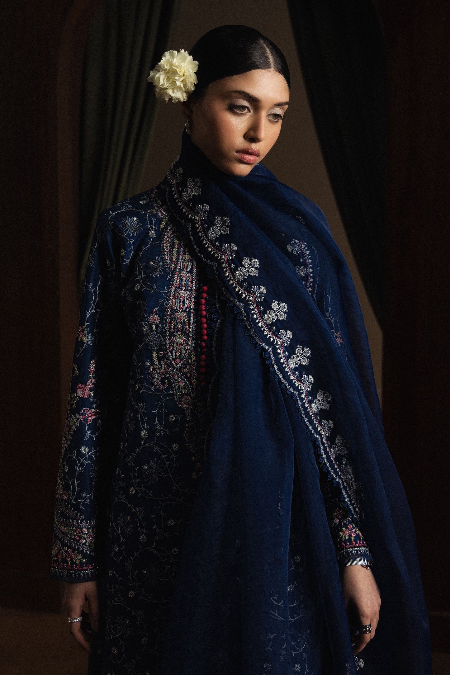  Model Wearing Zinc Pima Lawn Long Shirt - Zara Shahjahan | Satori 2026 | Suiyo-D9 - Ladies Clothes - Maria Faisal