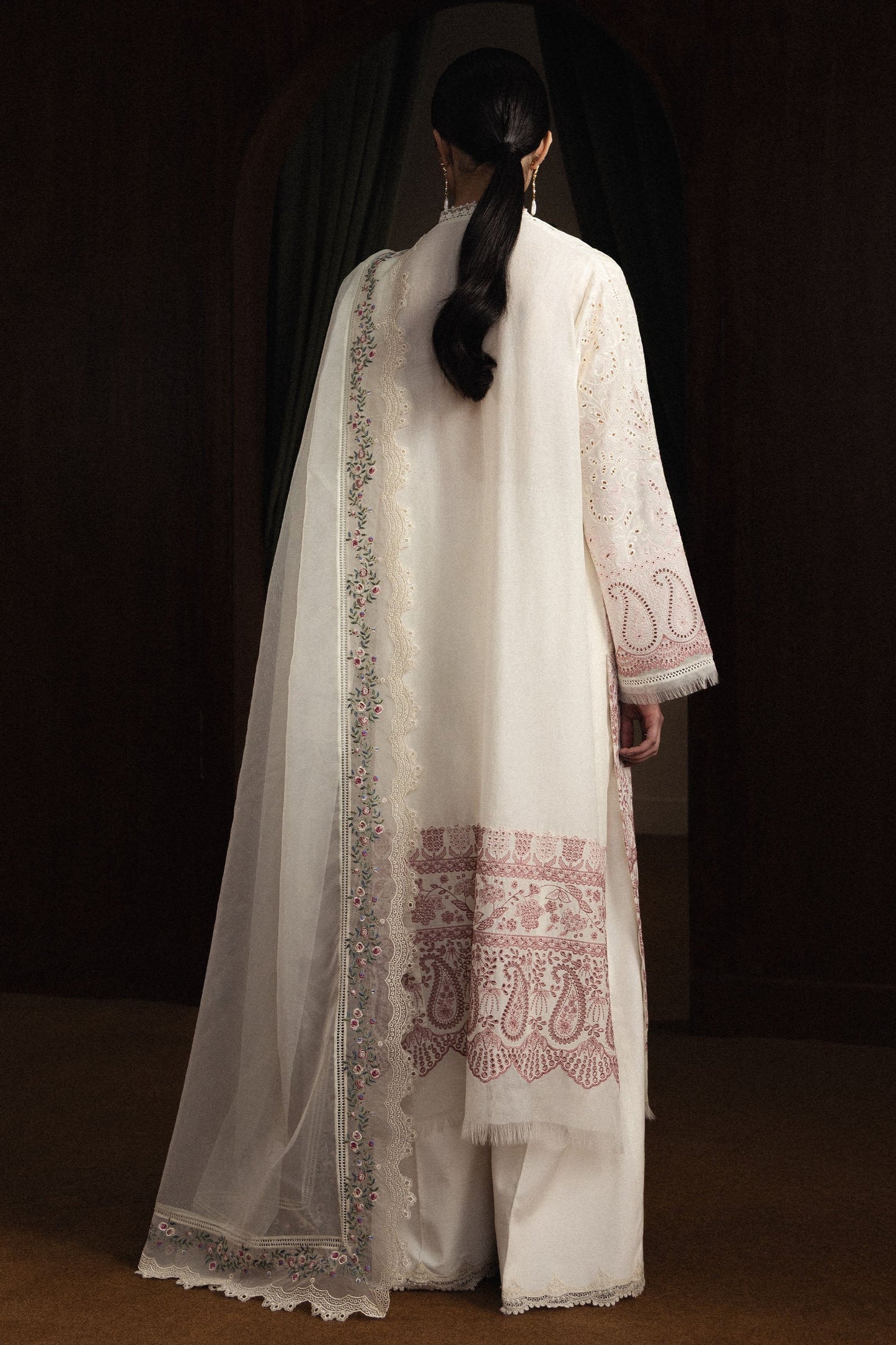  Model Wearing Off White Pima Lawn Long Shirt - Zara Shahjahan | Satori 2026 | Hoshimi-D12 - Ladies Clothes - Maria Faisal