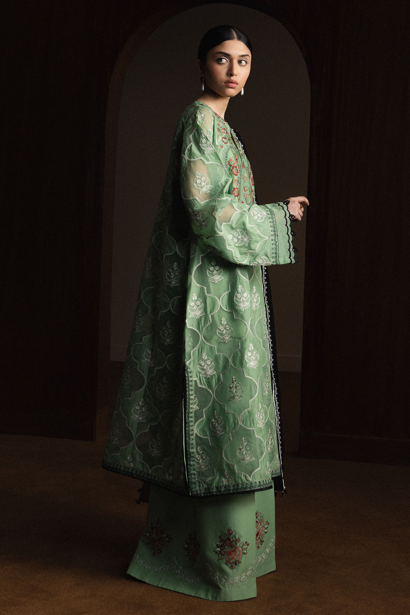  Model Wearing Pistachio Pima Lawn Long Shirt -  Zara Shahjahan | Satori 2026 | Midoriya-D6 - Ladies Clothes - Maria Faisal