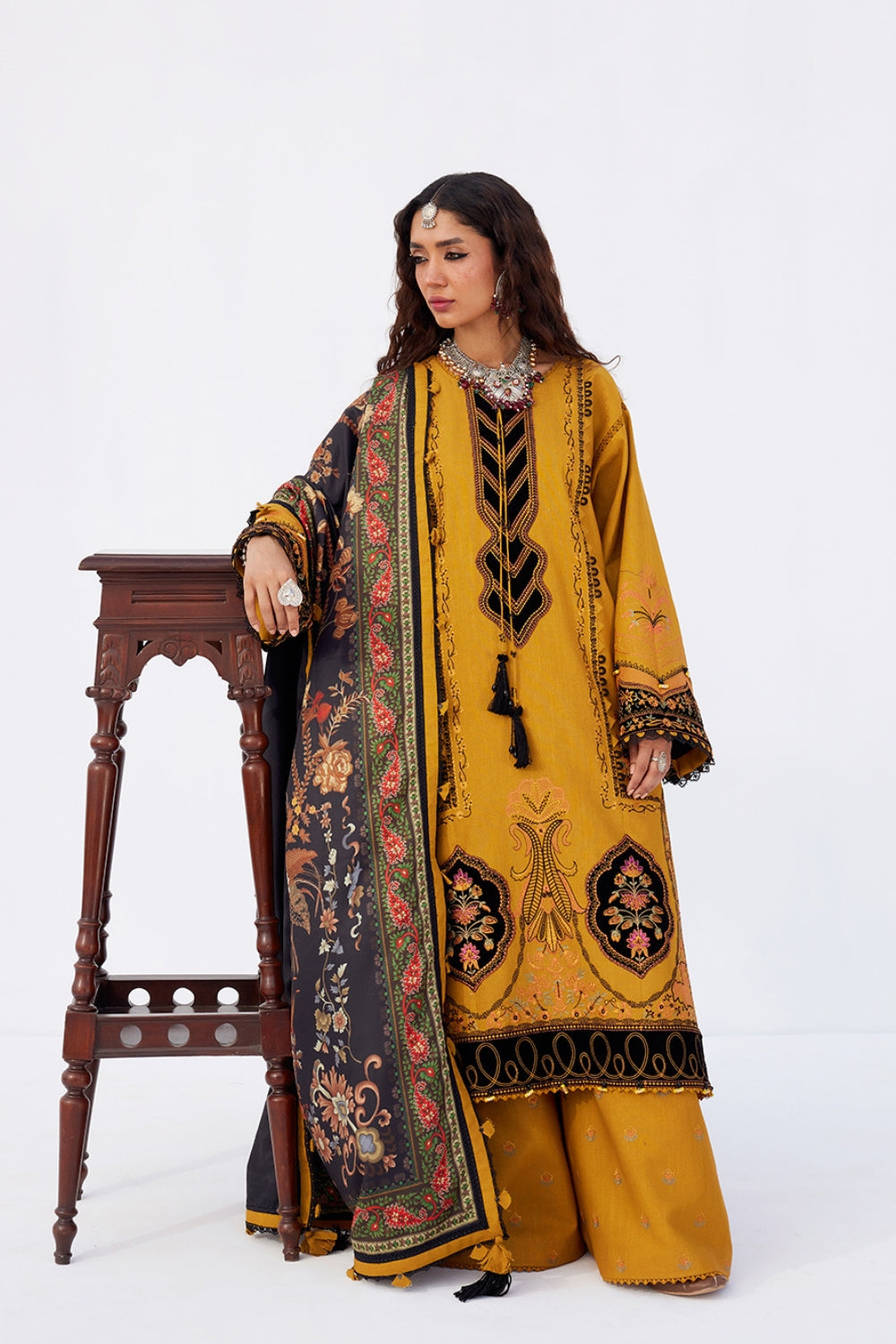 ZARD-SRW25-03 – authentic Pakistani dress from the Winter Khaddar 25 collection for women in the UK