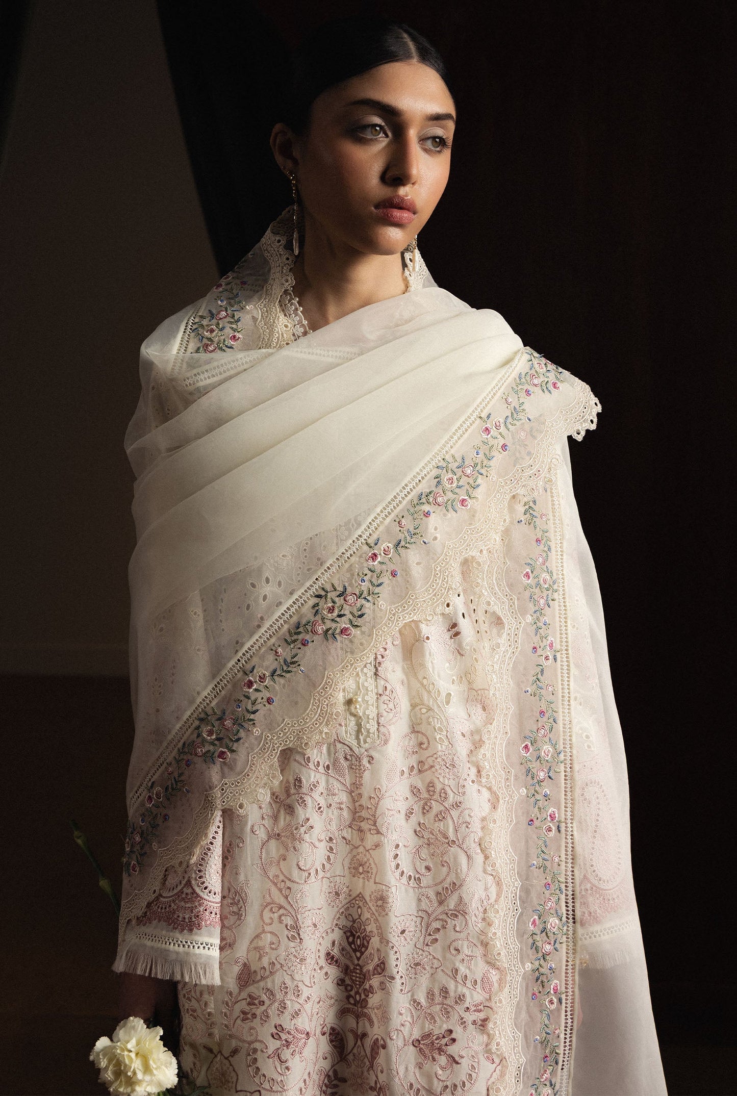  Model Wearing Off White Pima Lawn Long Shirt - Zara Shahjahan | Satori 2026 | Hoshimi-D12 - Ladies Clothes - Maria Faisal