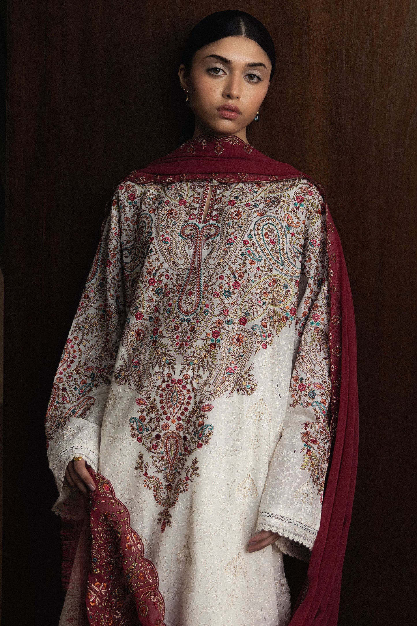  Model Wearing White Pima Lawn Long Shirt - Zara Shahjahan | Satori 2026 | Hikari-D7 - Ladies Clothes - Maria Faisal