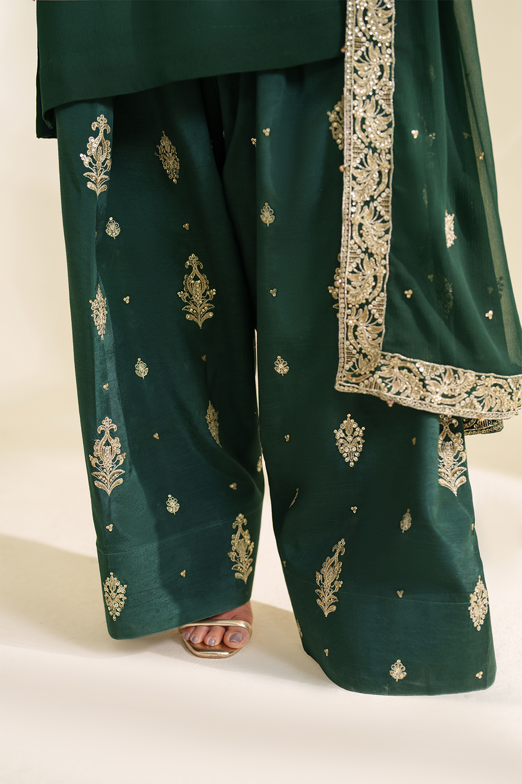 Iznik I Festive Formal I CC-75 Embroidered Chiffon - Ladies Clothes - Maria Faisal