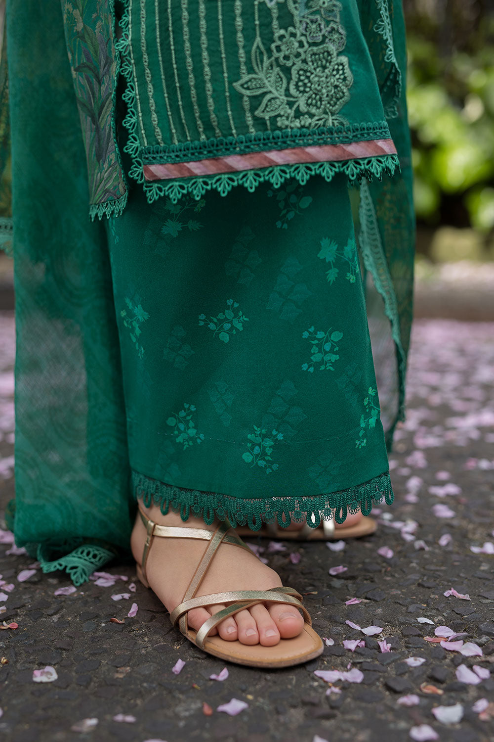 Sobia Nazir | Basics 25 | Design 5B by Maria Faisal - Registered Vendor of : Sobia Nazir - type : Ladies Clothes - 100% original wedding dresses