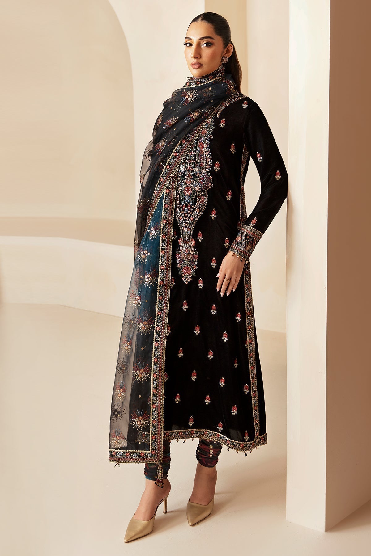 Jazmin | Velvet Edit 24 | Velvet Formal VF-2028 - Ladies Clothes - Maria Faisal