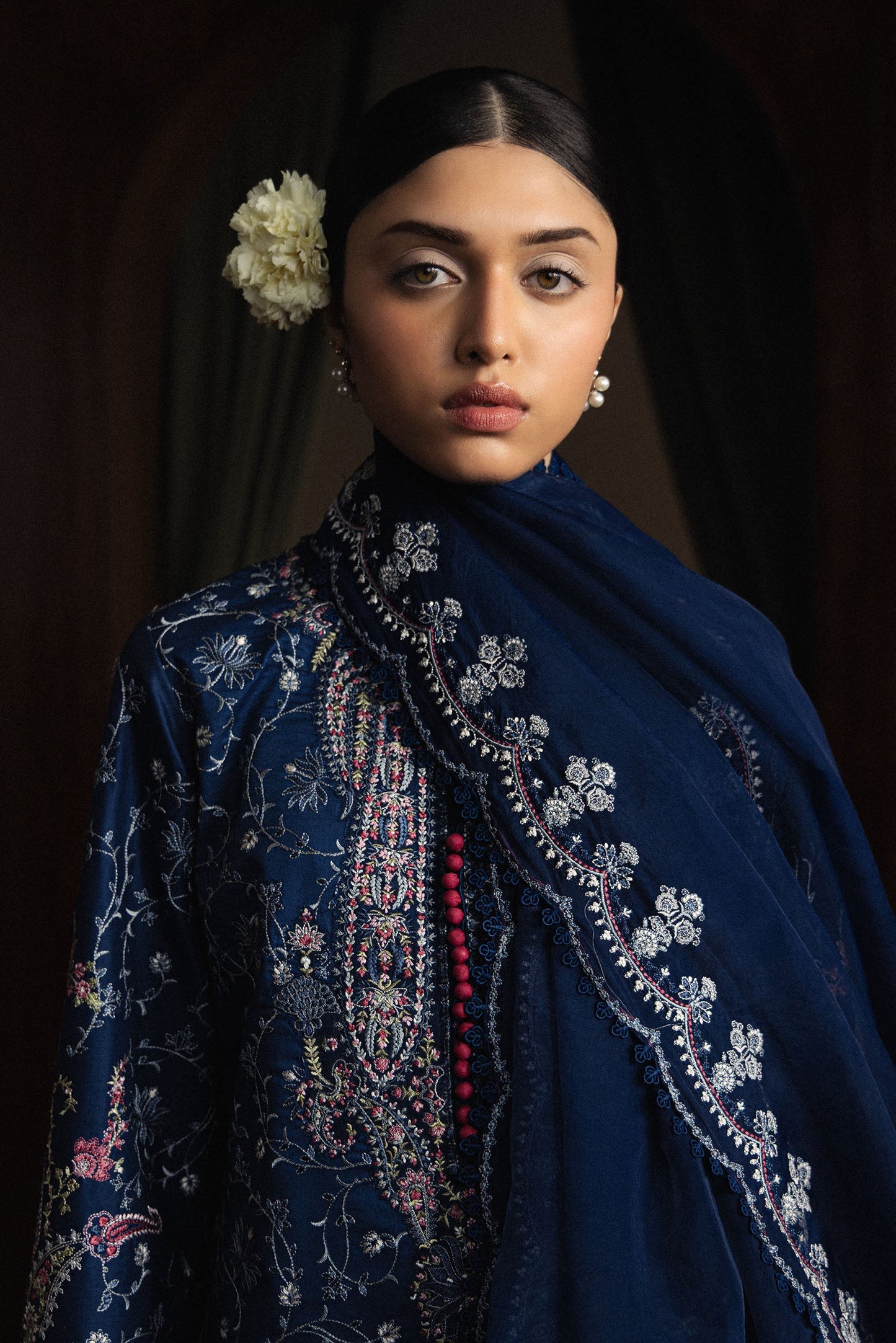  Model Wearing Zinc Pima Lawn Long Shirt - Zara Shahjahan | Satori 2026 | Suiyo-D9 - Ladies Clothes - Maria Faisal