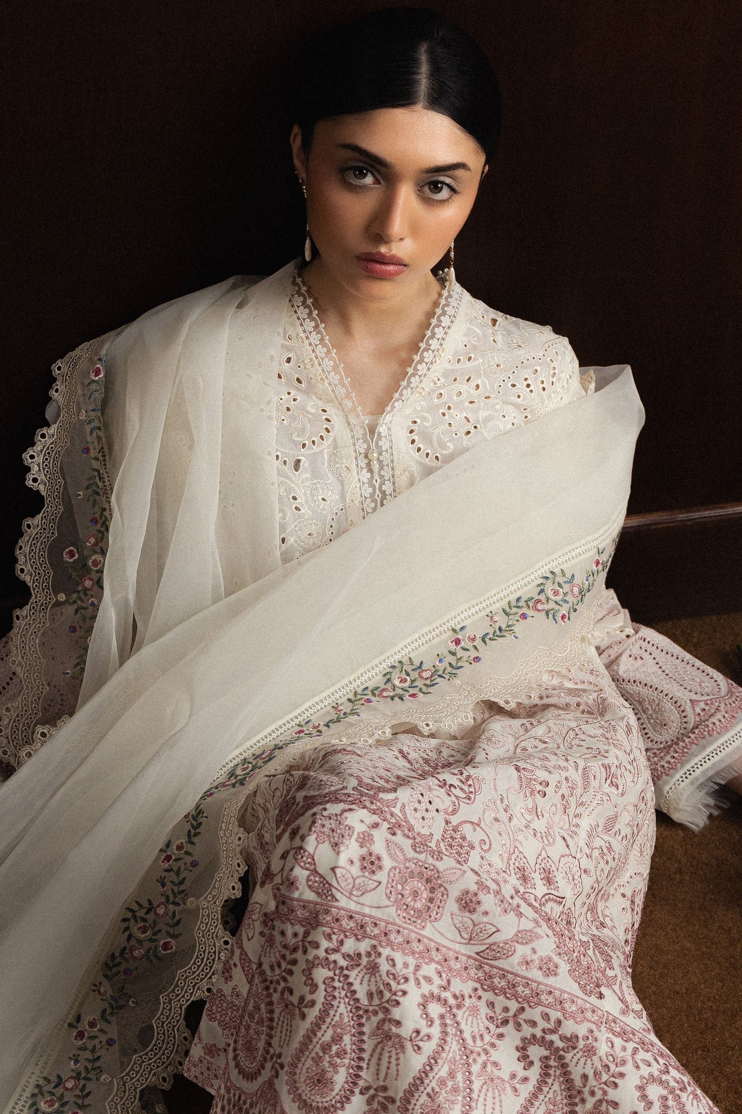  Model Wearing Off White Pima Lawn Long Shirt - Zara Shahjahan | Satori 2026 | Hoshimi-D12 - Ladies Clothes - Maria Faisal