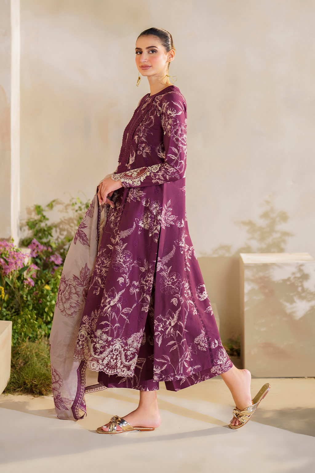 Iznik | Festive lawn 24 | SFL-04 - Designer Dress with Intricate embroidery and embellishments. Shop elegent wedding dress at Maria Faisal.