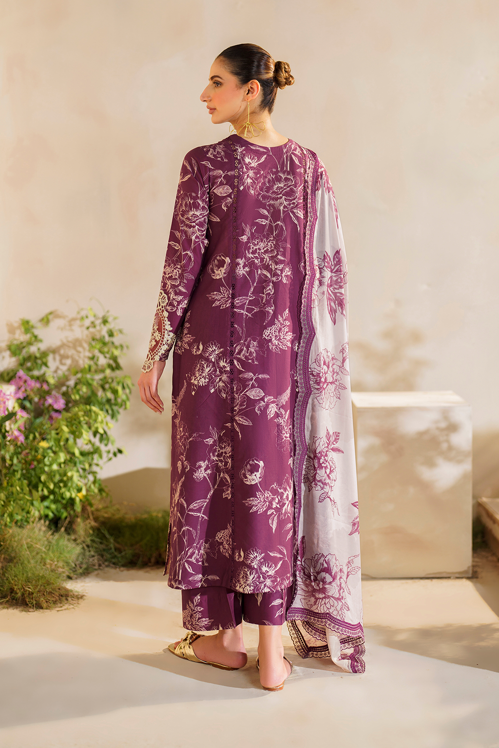 Iznik | Festive lawn 24 | SFL-04 - Designer Dress with Intricate embroidery and embellishments. Shop elegent wedding dress at Maria Faisal.