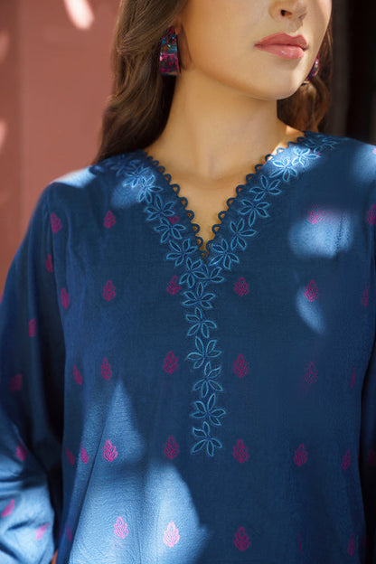 Baroque | Luxury Pret 24 | UF-571 - Designer Dress with Intricate embroidery and embellishments. Shop elegent wedding dress at Maria Faisal.