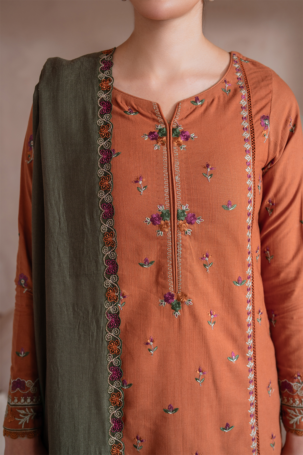 Iznik | Exclusive Winter | UE-367 - Ladies Clothes - Maria Faisal