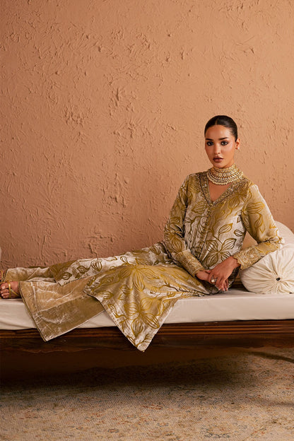 NU2-189 – authentic Pakistani dress from the Ballerina Winter 25 collection for women in the UK