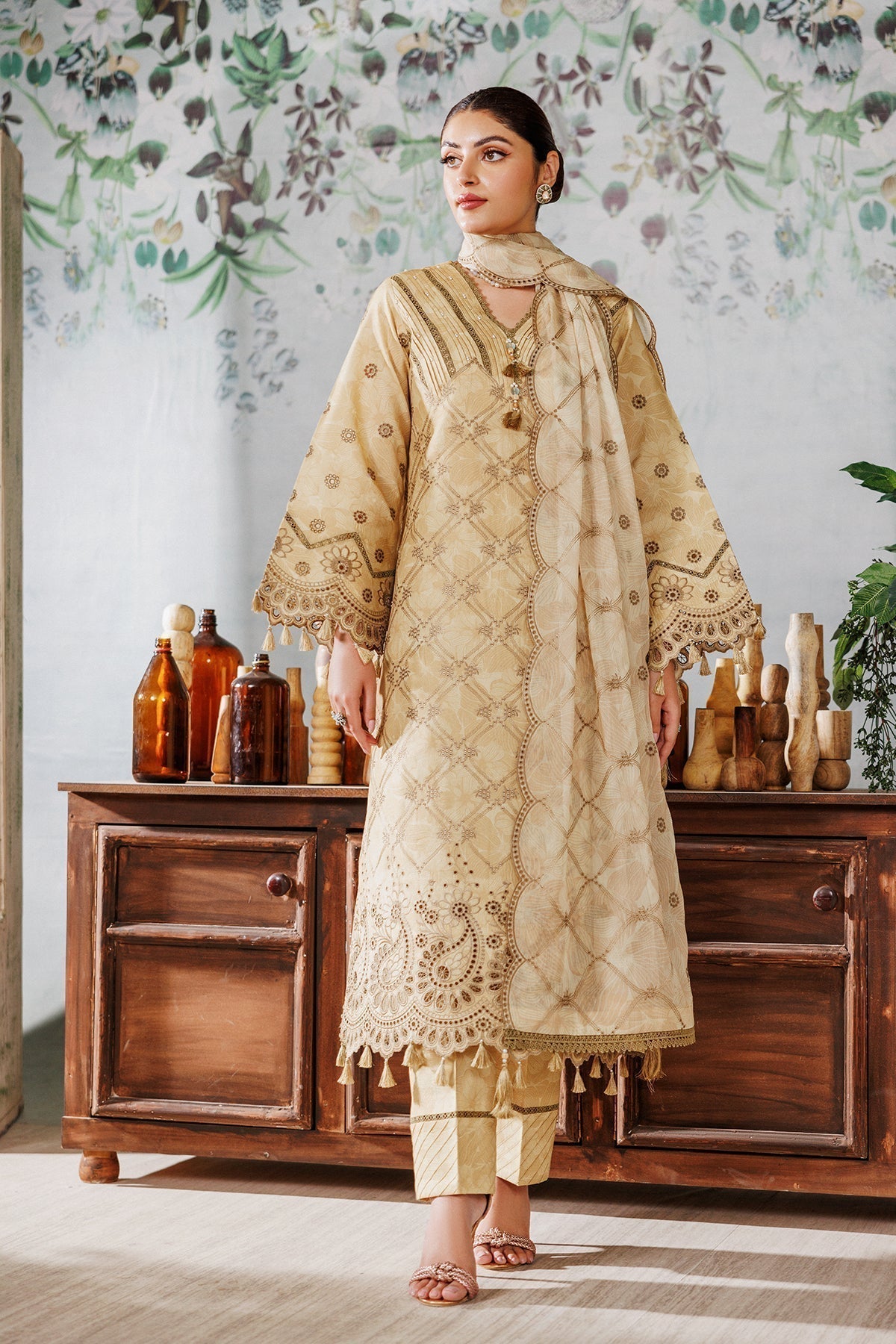 Alizeh | Maahi Vol 2 | AF-EPL-7020-TAAB - Designer Dress with Intricate embroidery and embellishments. Shop elegent wedding dress at Maria Faisal.