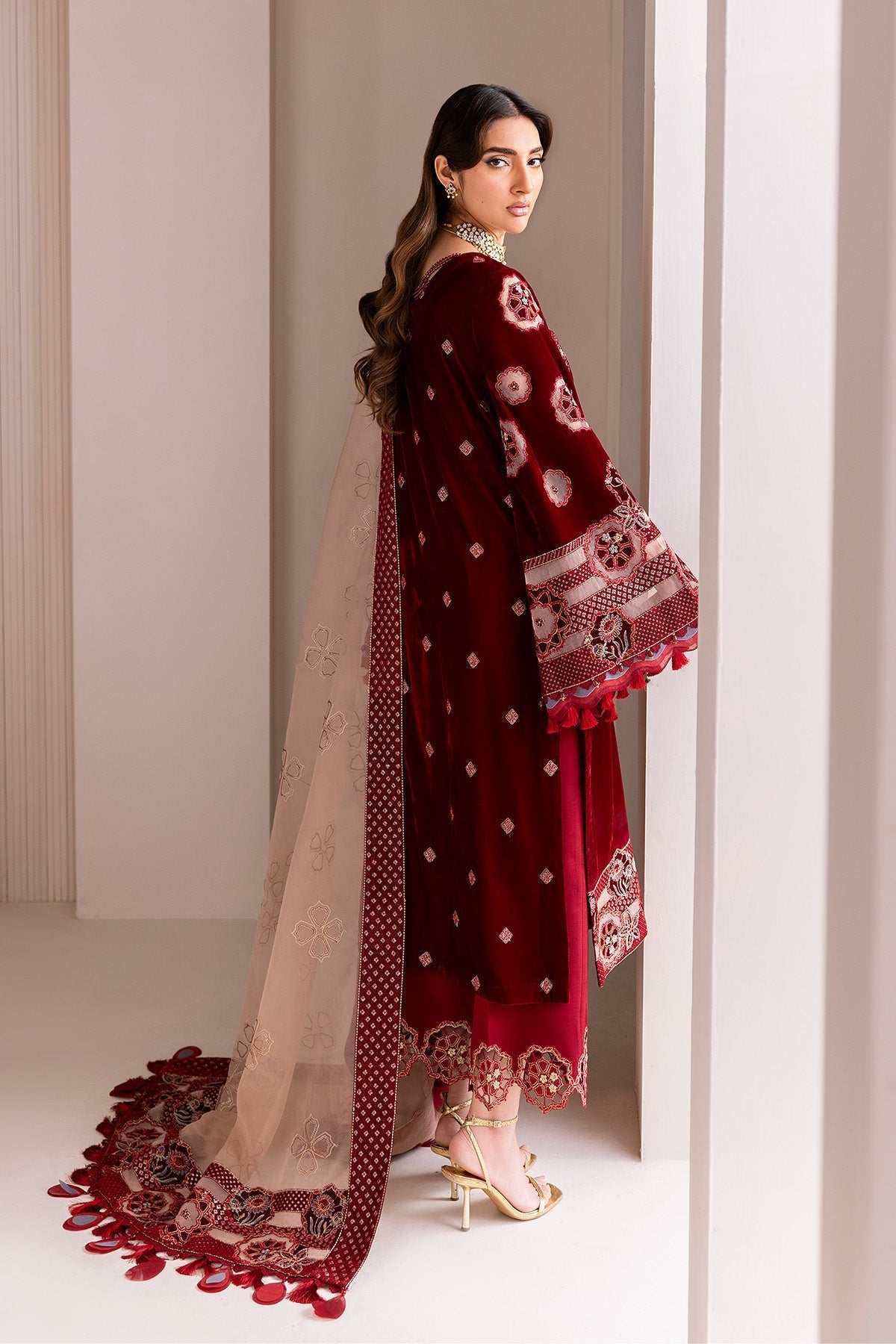 Velzari – authentic Pakistani dress from the Makhmal Luxury Velvet Edit collection for women in the UK