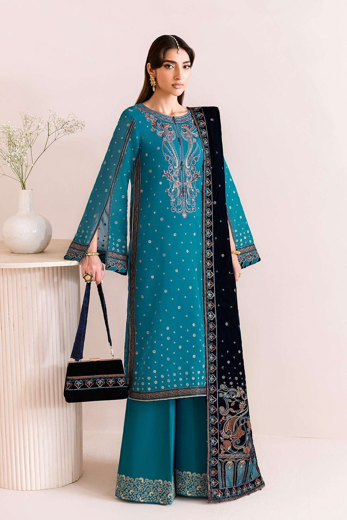 Nelofer – authentic Pakistani dress from the Makhmal Luxury Velvet Edit collection for women in the UK
