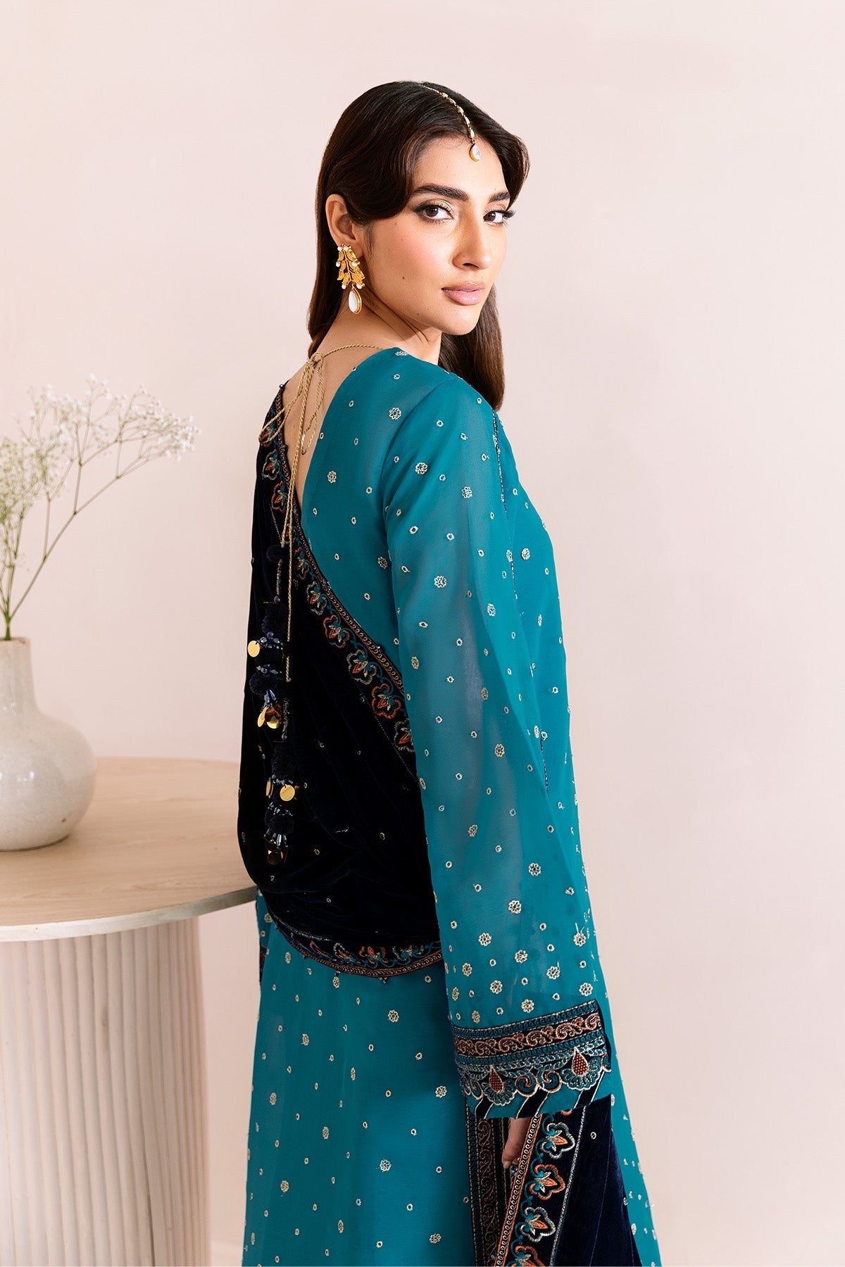 Nelofer – authentic Pakistani dress from the Makhmal Luxury Velvet Edit collection for women in the UK