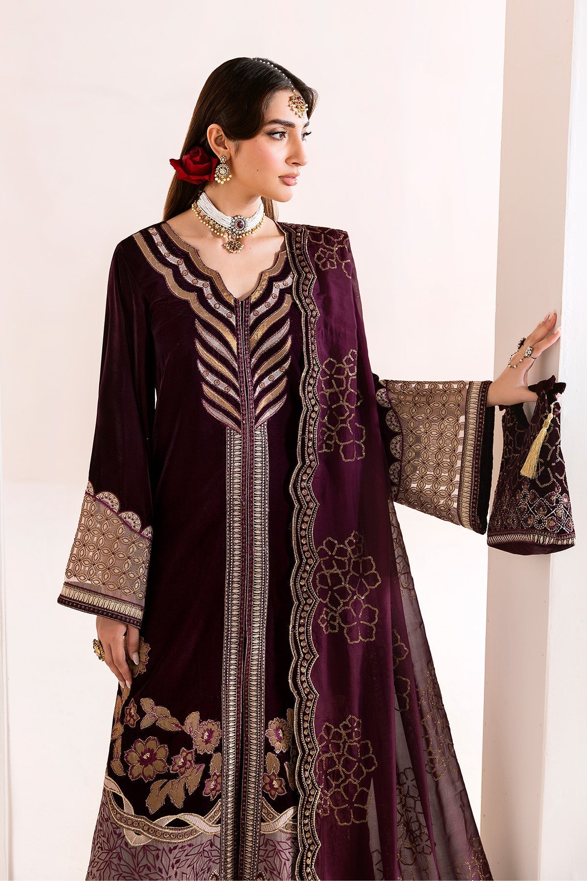 Mehree – authentic Pakistani dress from the Makhmal Luxury Velvet Edit collection for women in the UK