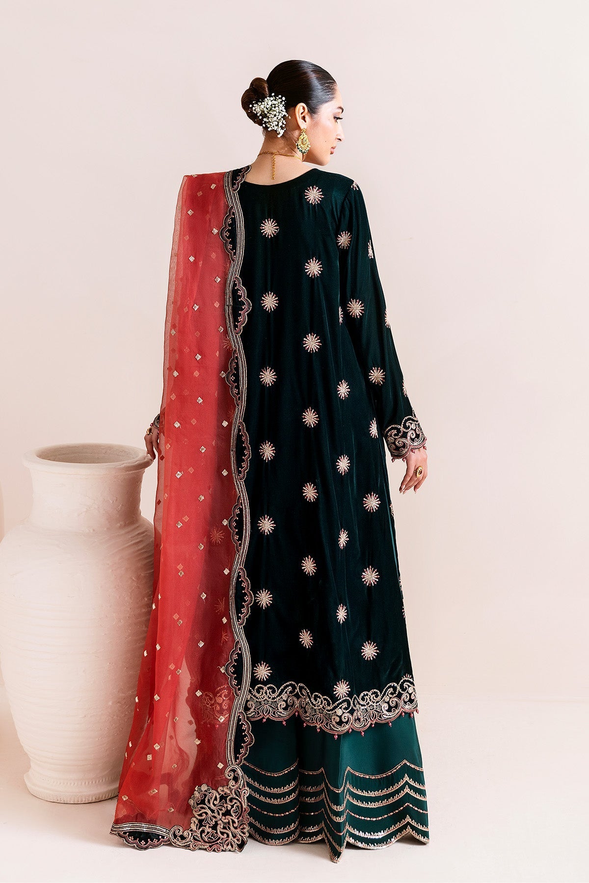 Kiswa – authentic Pakistani dress from the Makhmal Luxury Velvet Edit collection for women in the UK