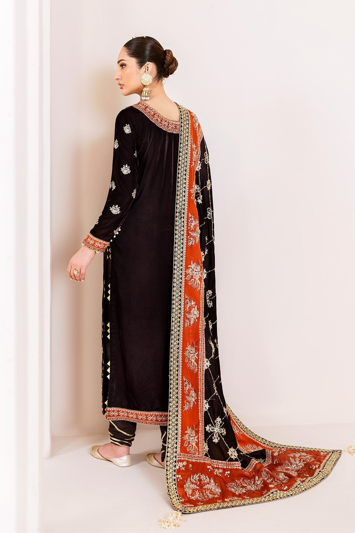 Sabaat – authentic Pakistani dress from the Makhmal Luxury Velvet Edit collection for women in the UK