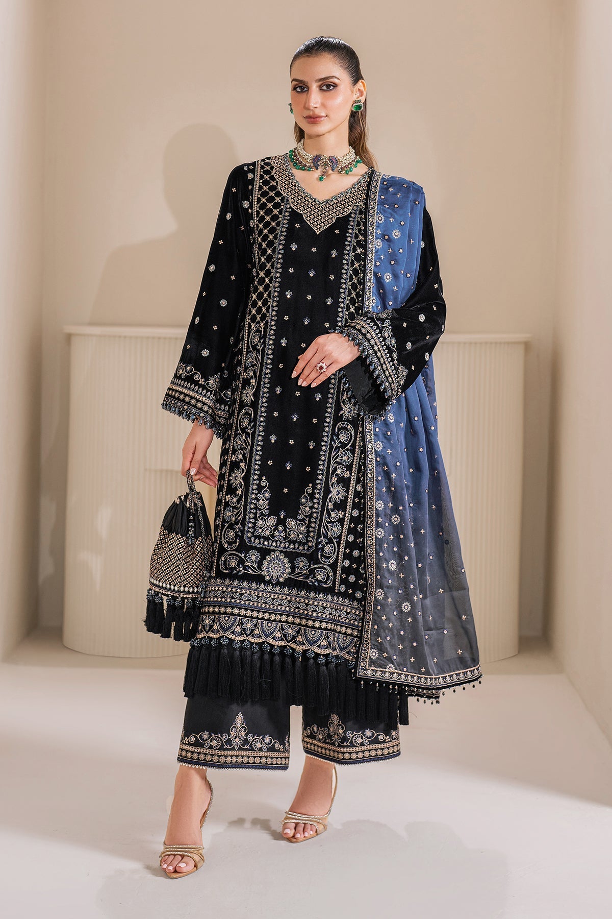 Baroque | Jahanara Luxury Velvet 24 | UF-755 - Designer Dress with Intricate embroidery and embellishments. Shop elegent wedding dress at Maria Faisal.