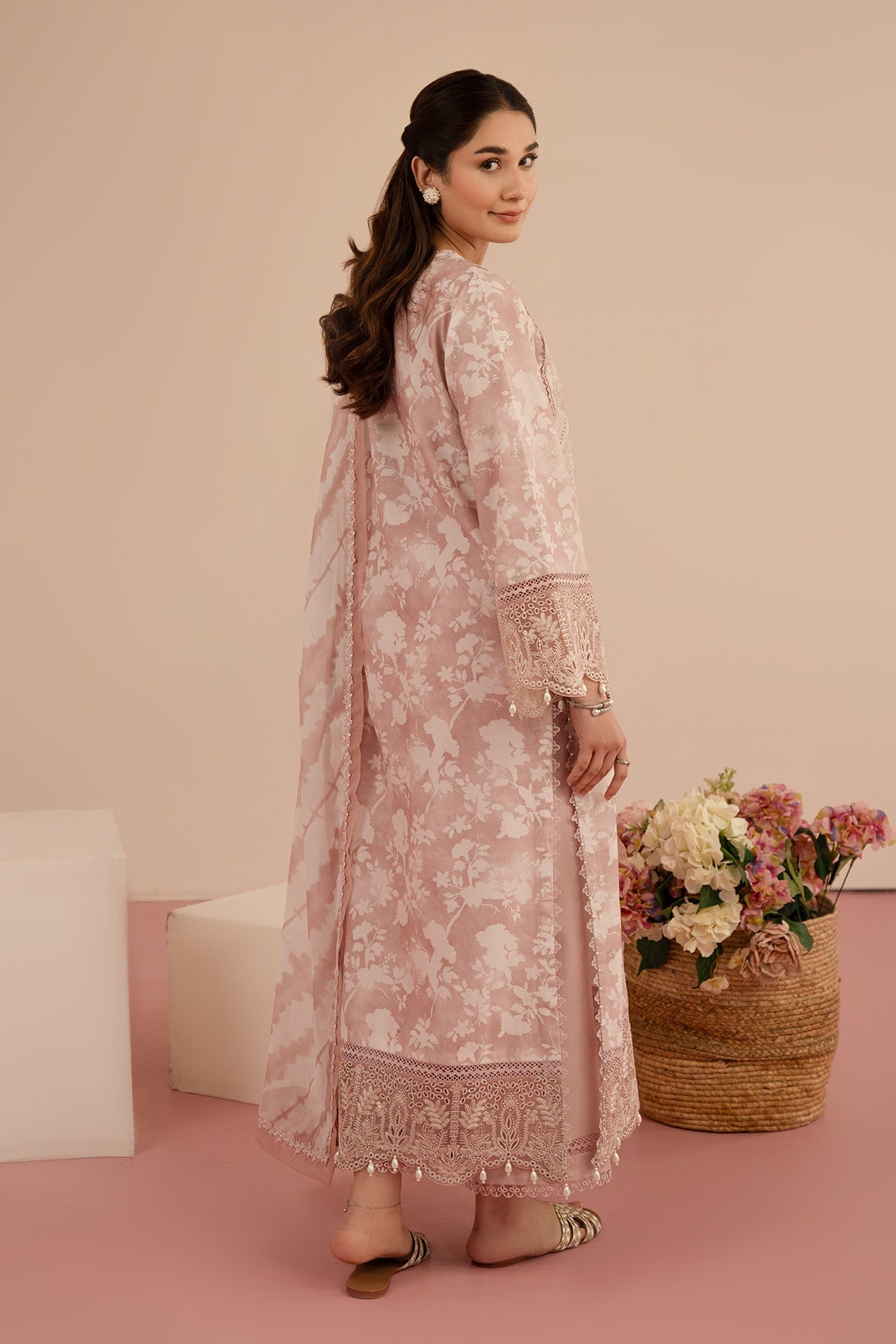 Afrozeh Floral Charm 25 Myrtle – Pink Pakistani Dress with intricate embroidery and embellishments. Shop elegant Asian dresses at Maria Faisal.