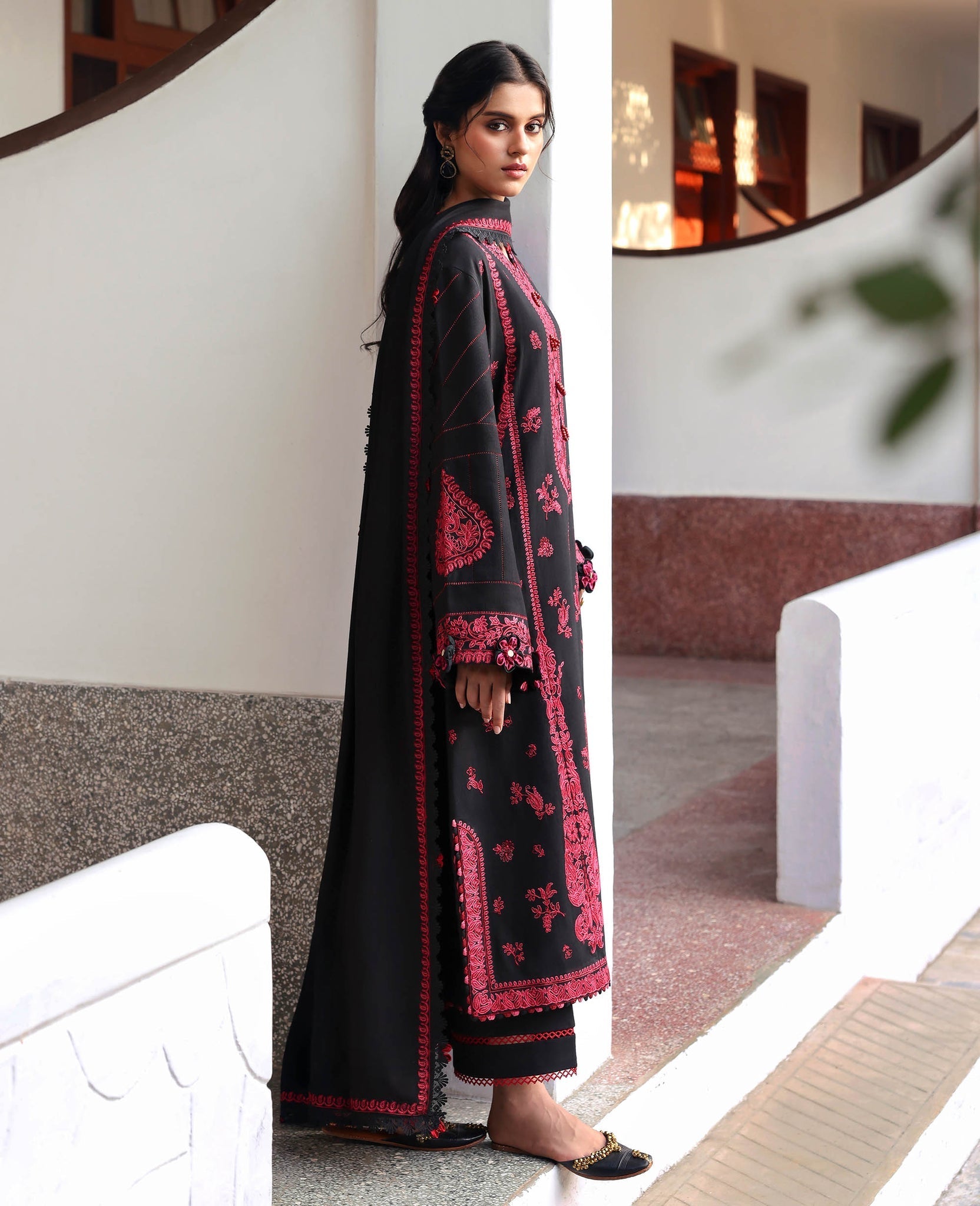 Almira – authentic Pakistani dress from the Amaris Luxury Shawl 25 collection for women in the UK