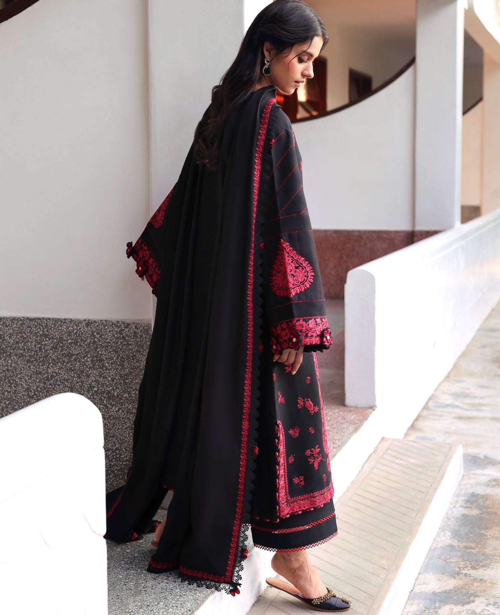 Almira – authentic Pakistani dress from the Amaris Luxury Shawl 25 collection for women in the UK