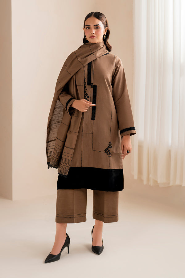 Baroque | Luxury Pret 24 | KHADDAR PR-1005 - Designer Dress with Intricate embroidery and embellishments. Shop elegent wedding dress at Maria Faisal.