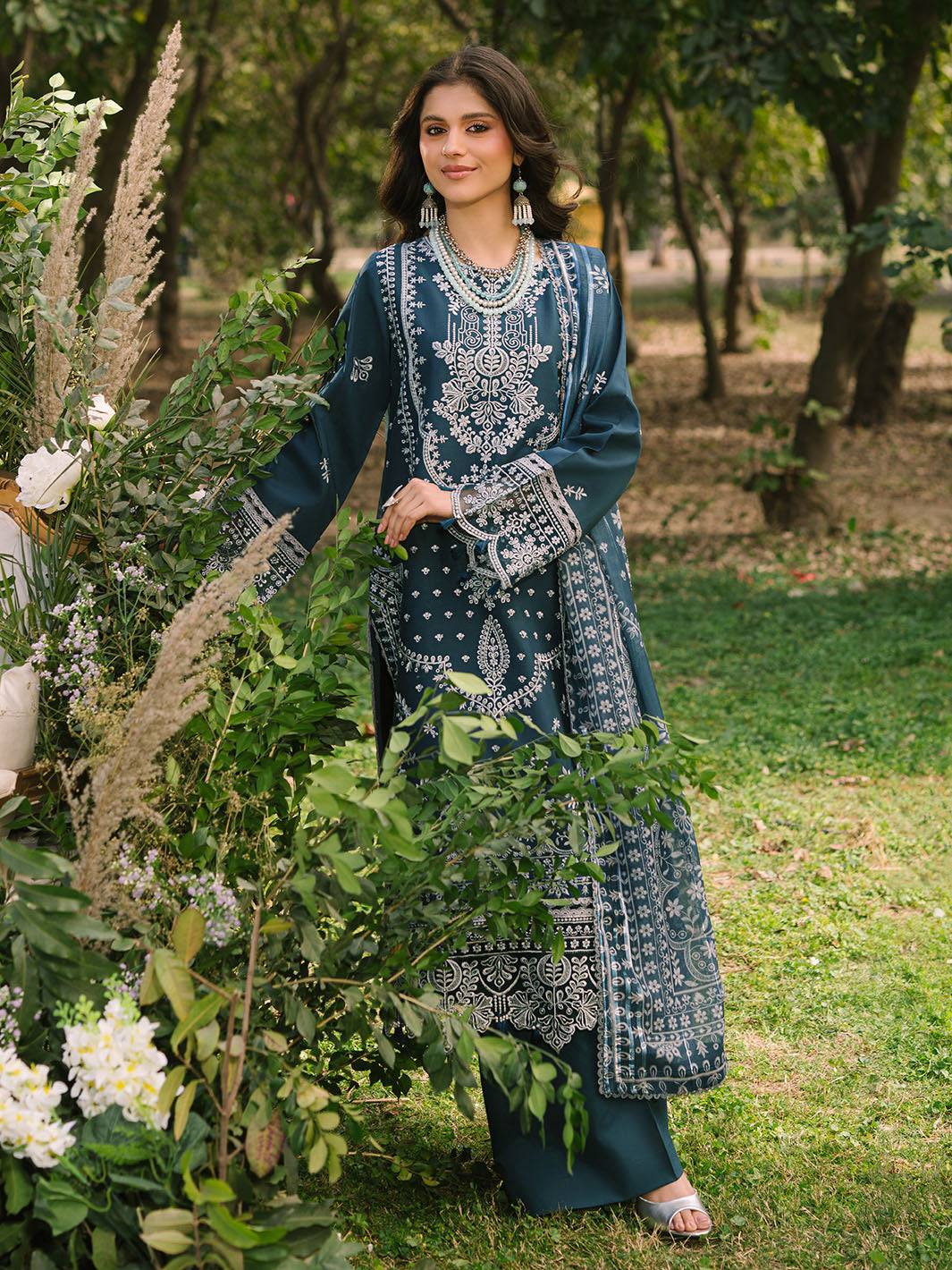 Mahnur | Dahlia Luxury Lawn 25 | Bella by Maria Faisal - Registered Vendor of : Mahnur - type : Ladies Clothes - 100% original wedding dresses