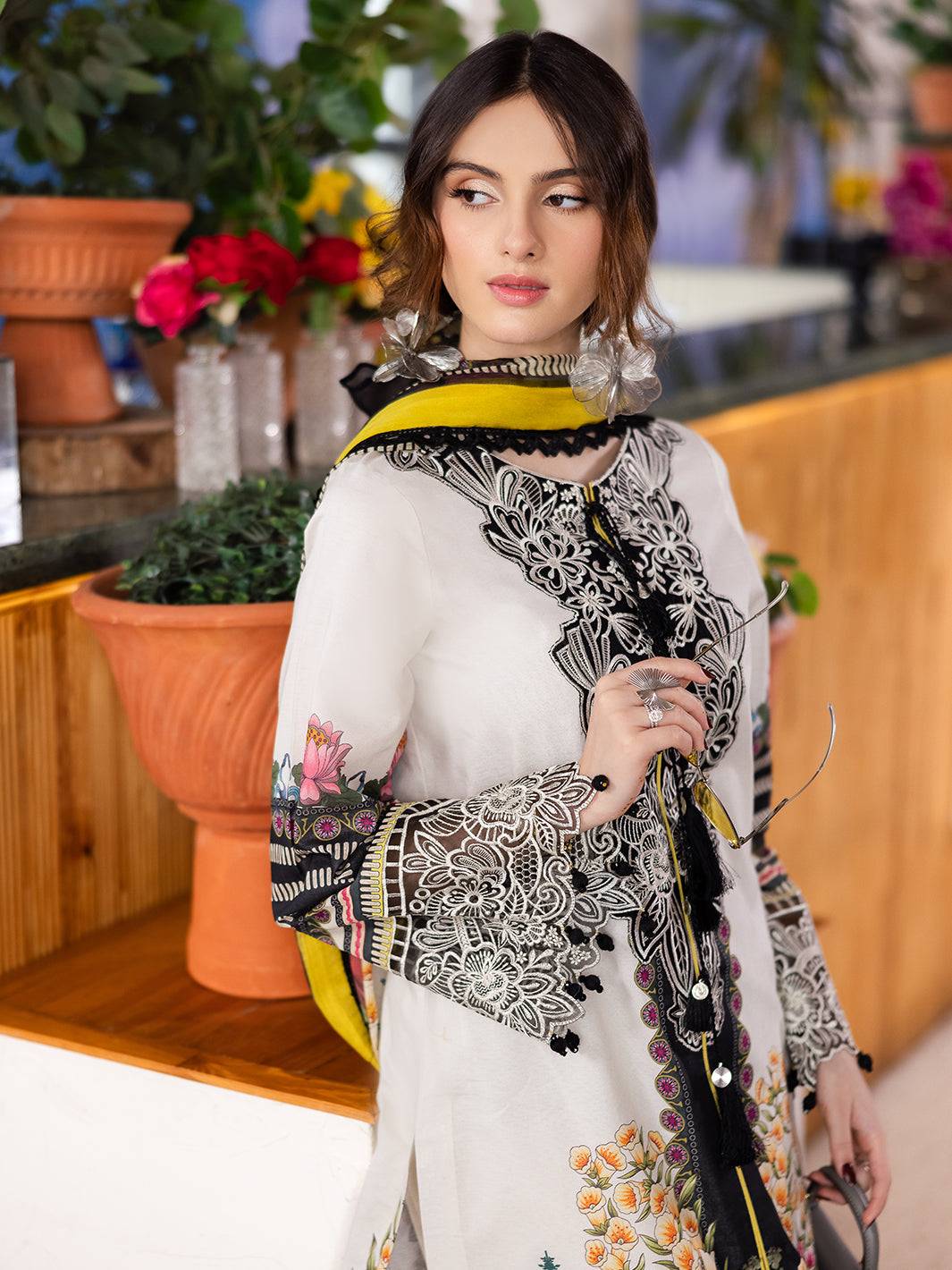 Mahnur | After Hours Luxury Lawn 25 | ChitChat Charm by Maria Faisal - Registered Vendor of : Mahnur - type : Ladies Clothes - 100% original wedding dresses