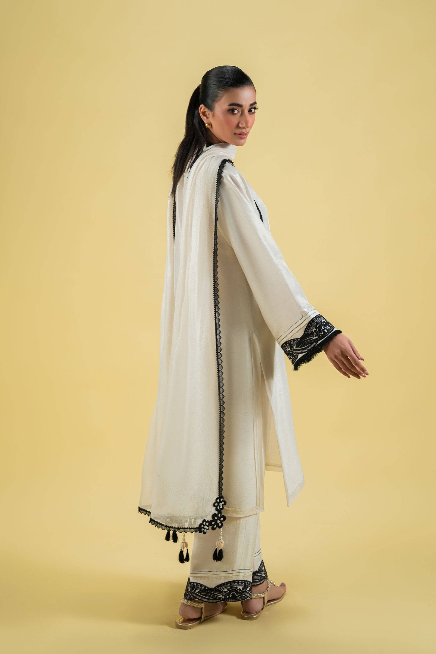 Ammara Khan | Sia 25 | D-13 by Maria Faisal - Registered Vendor of : Ammara Khan - type : Ladies Clothes - 100% original wedding dresses