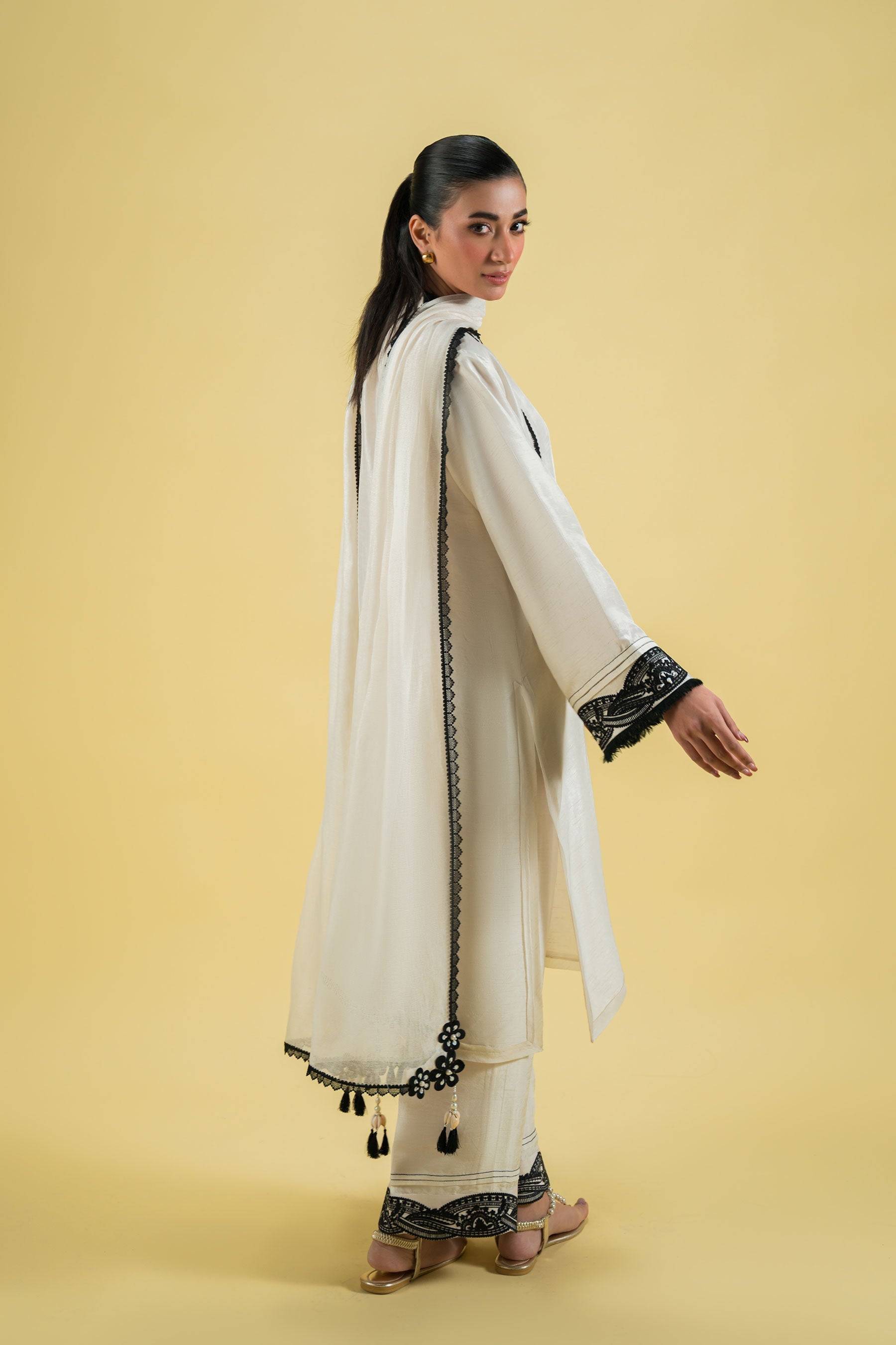 Ammara Khan | Sia 25 | D-13 by Maria Faisal - Registered Vendor of : Ammara Khan - type : Ladies Clothes - 100% original wedding dresses