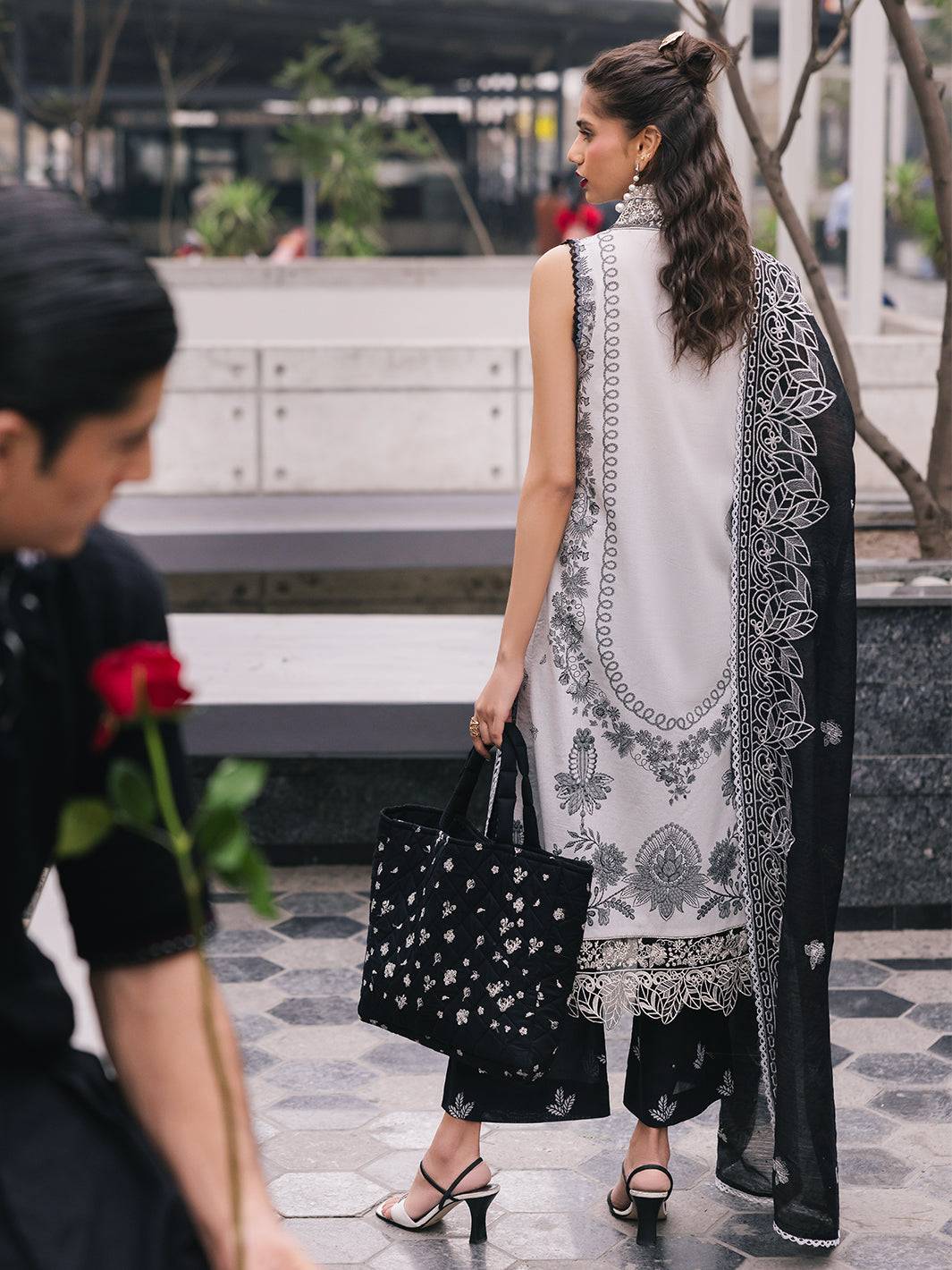 Mahnur | Broadway Luxury Lawn 25 | Daisy by Maria Faisal - Registered Vendor of : Mahnur - type : Ladies Clothes - 100% original wedding dresses