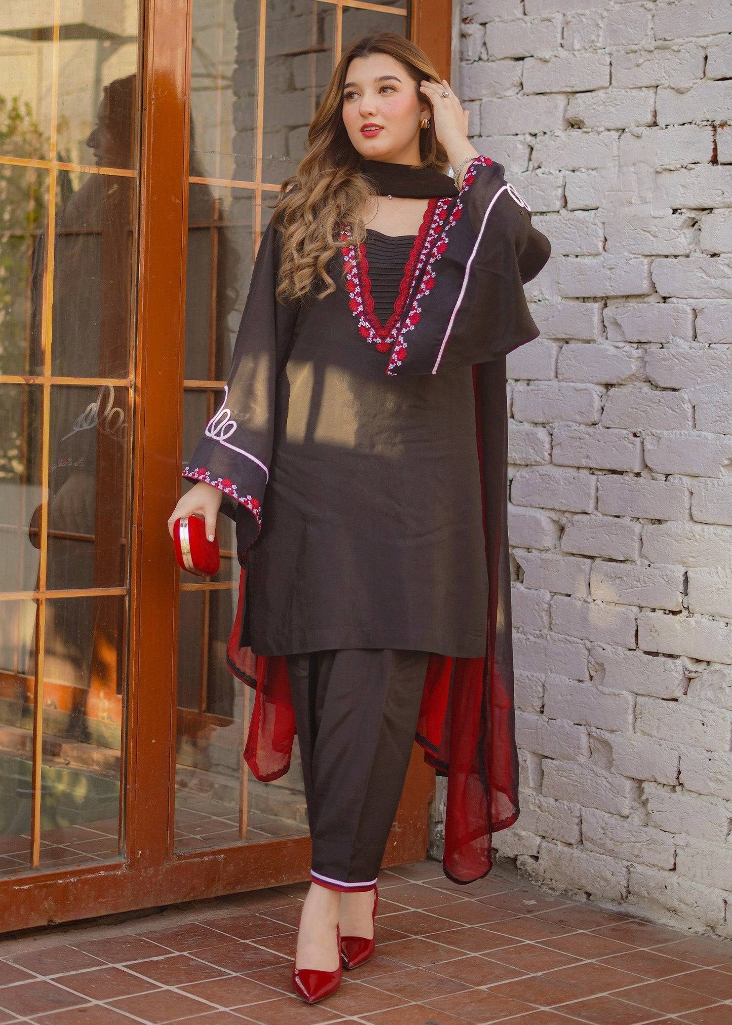 Fozia Khalid | Silk Spire | NOIR by Maria Faisal - Registered Vendor of : Fozia Khalid - type : Ladies Clothes - 100% original wedding dresses