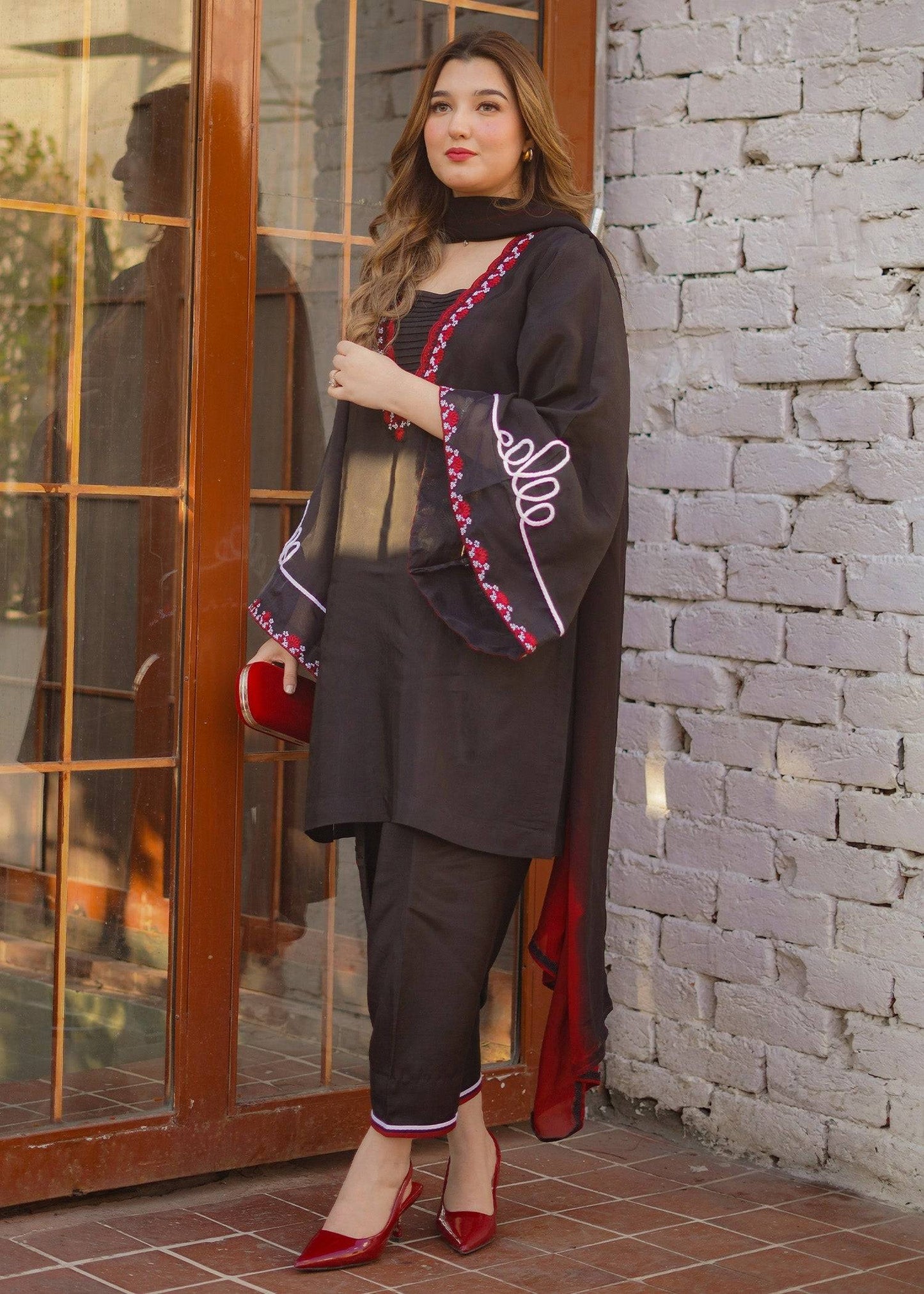 Fozia Khalid | Silk Spire | NOIR by Maria Faisal - Registered Vendor of : Fozia Khalid - type : Ladies Clothes - 100% original wedding dresses