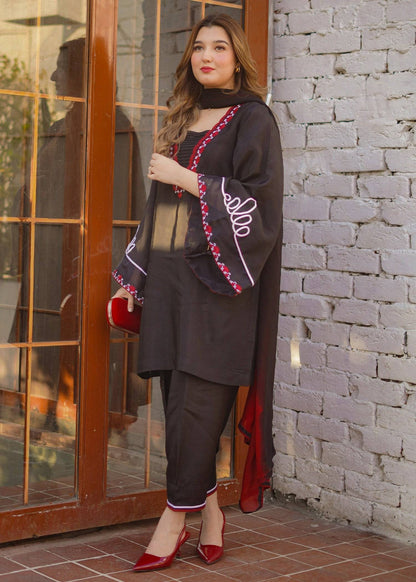 Fozia Khalid | Silk Spire | NOIR by Maria Faisal - Registered Vendor of : Fozia Khalid - type : Ladies Clothes - 100% original wedding dresses