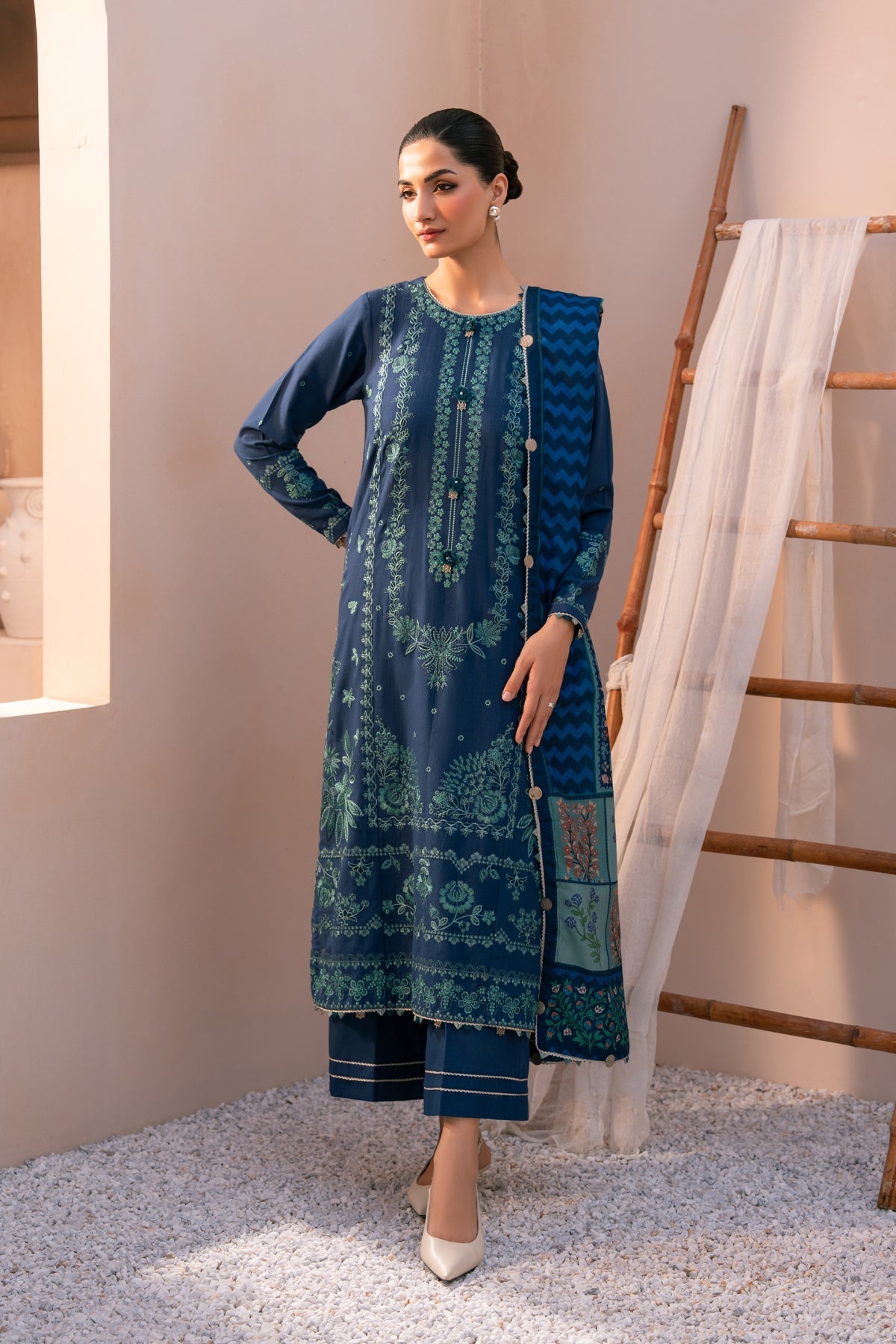 SAIRA – authentic Pakistani dress from the Rang e Khizan collection for women in the UK