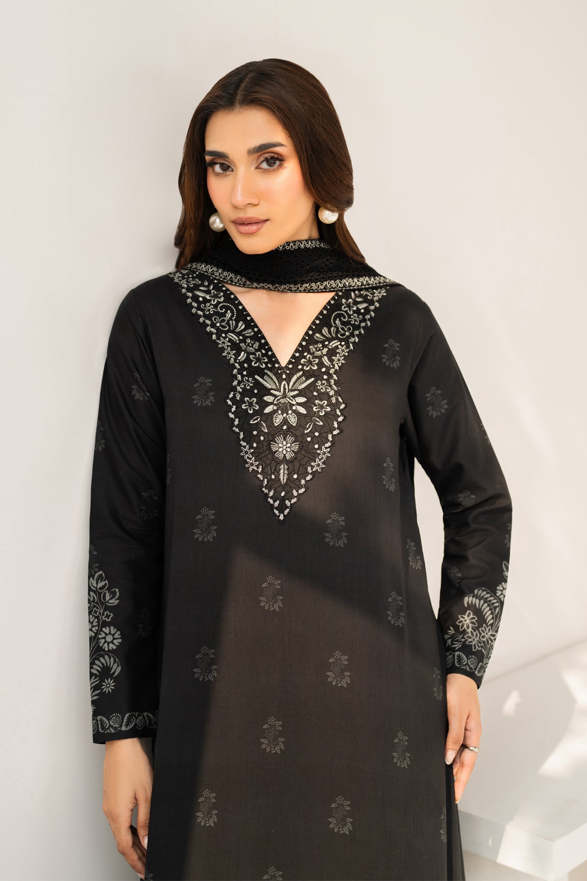 Xenia Formals | Namah Lawn 26 | AERA - Formal Dress - available at Maria Faisal in UK and USA.