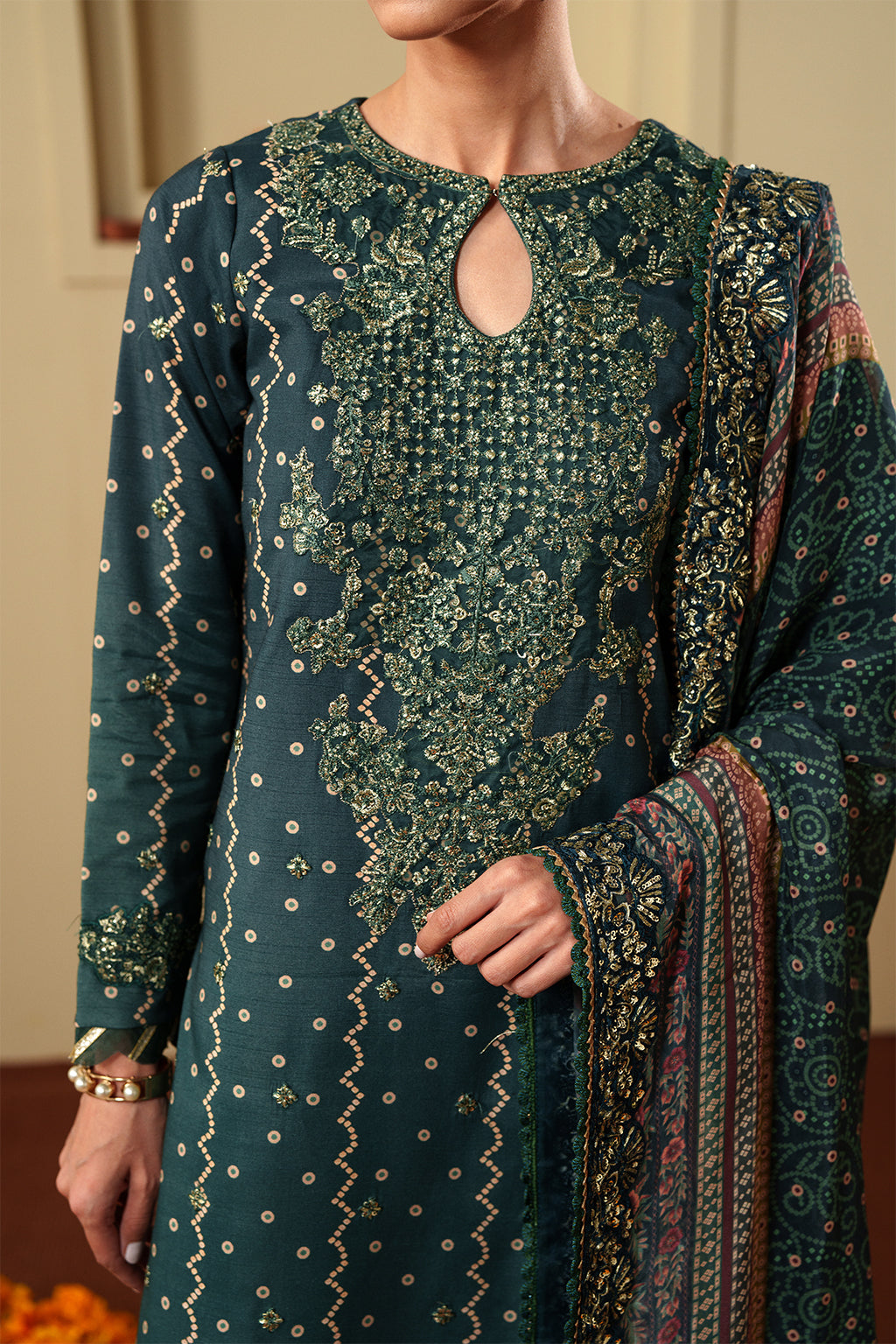 SAROSH – authentic Pakistani dress from the New Shagun collection for women in the UK