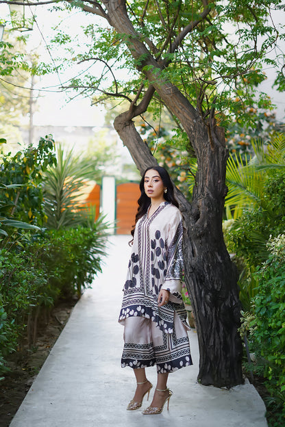 Erum Khan | Nue Pret | Royal Mirage - Ladies Clothes - Maria Faisal