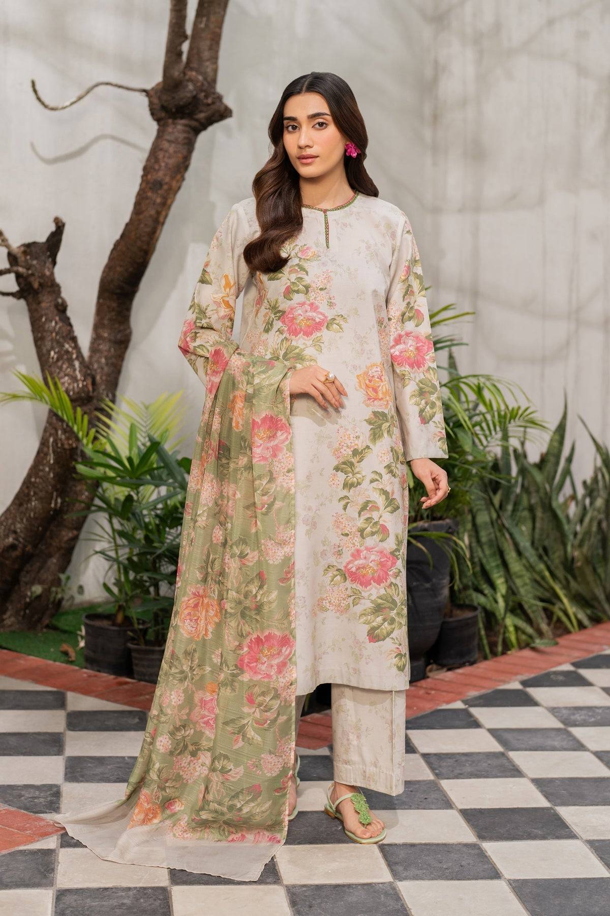 Xenia Formals | Summer Away 25 | AURELIA by Maria Faisal - Registered Vendor of : Xenia Formals - type : Ladies Clothes - 100% original wedding dresses