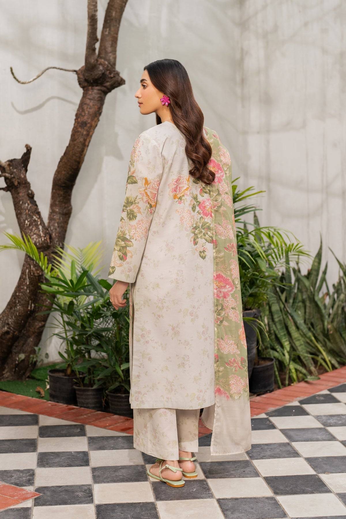 Xenia Formals | Summer Away 25 | AURELIA by Maria Faisal - Registered Vendor of : Xenia Formals - type : Ladies Clothes - 100% original wedding dresses