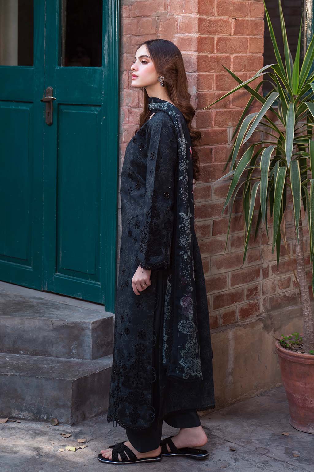 Neeshay | Summer Lines Printkari 25 | OBSIDIAN by Maria Faisal - Registered Vendor of : Neeshay - type : Ladies Clothes - 100% original wedding dresses