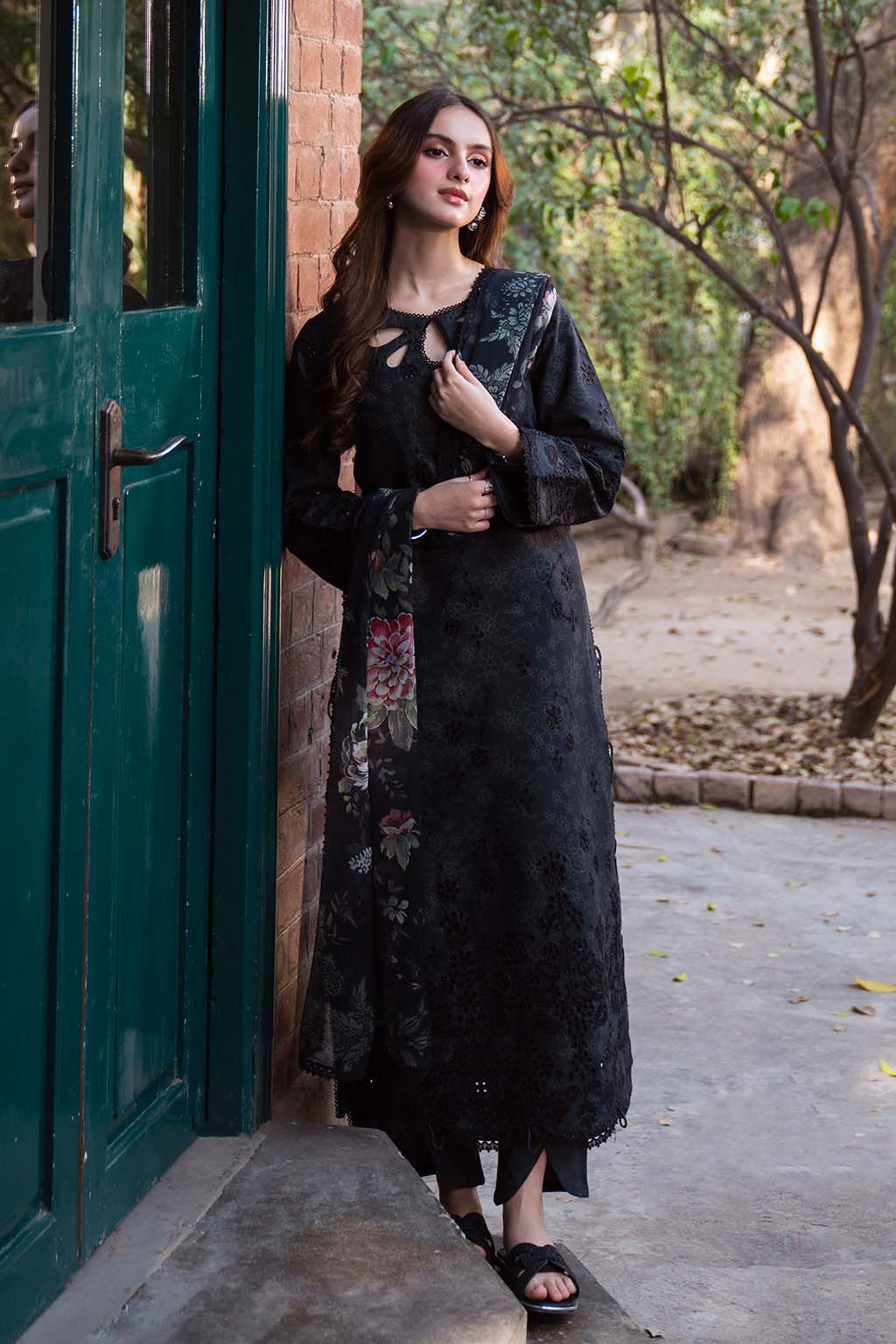 Neeshay | Summer Lines Printkari 25 | OBSIDIAN by Maria Faisal - Registered Vendor of : Neeshay - type : Ladies Clothes - 100% original wedding dresses
