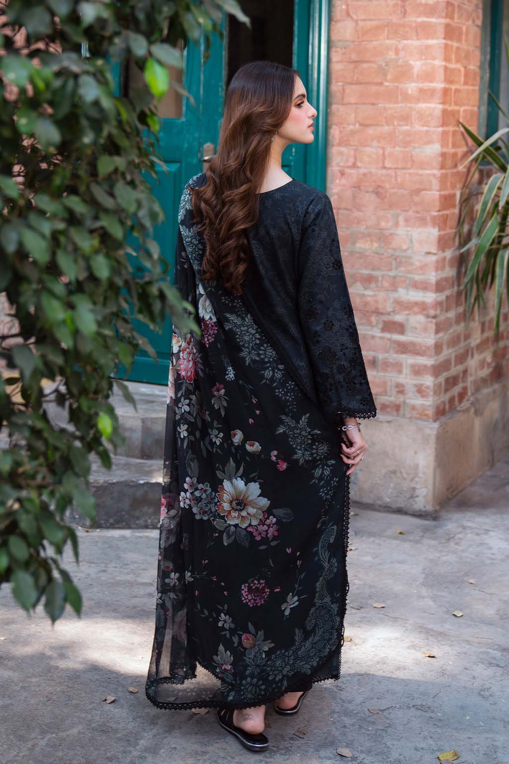 Neeshay | Summer Lines Printkari 25 | OBSIDIAN by Maria Faisal - Registered Vendor of : Neeshay - type : Ladies Clothes - 100% original wedding dresses