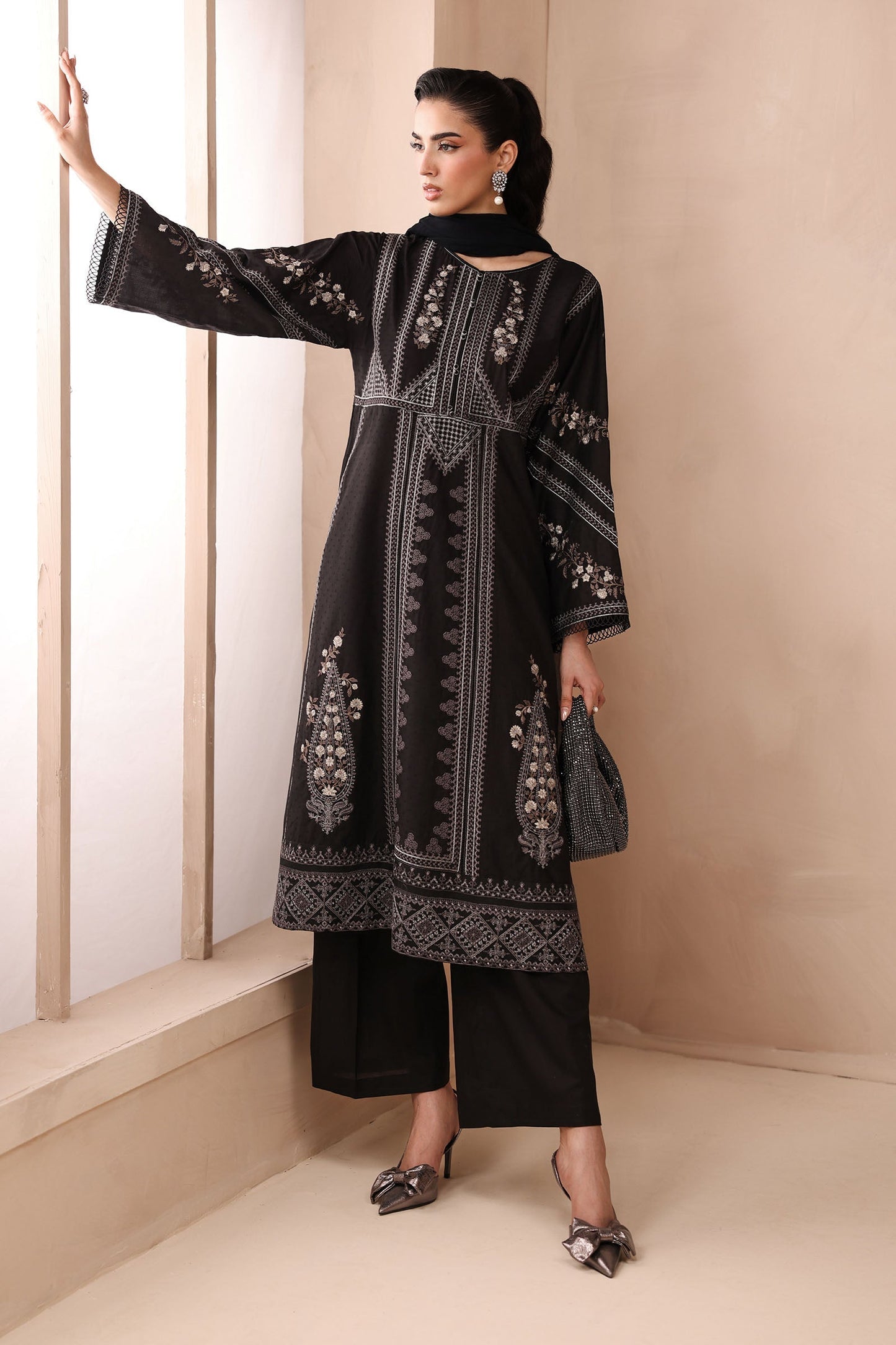 Maria B | Luxury Winter Pret 25 | DW-MN25-10-Black - Ladies Clothes - Maria Faisal