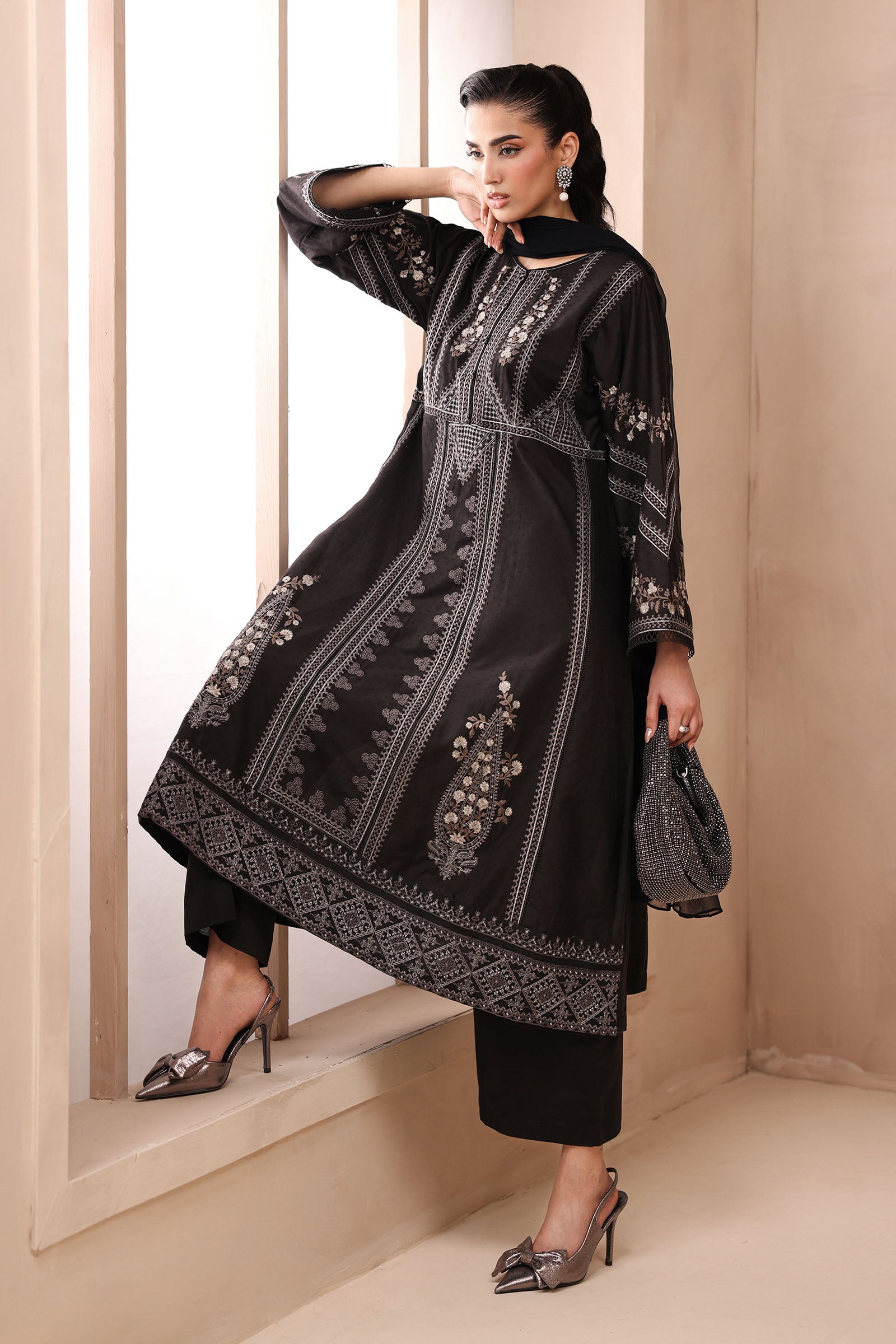 Maria B | Luxury Winter Pret 25 | DW-MN25-10-Black - Ladies Clothes - Maria Faisal