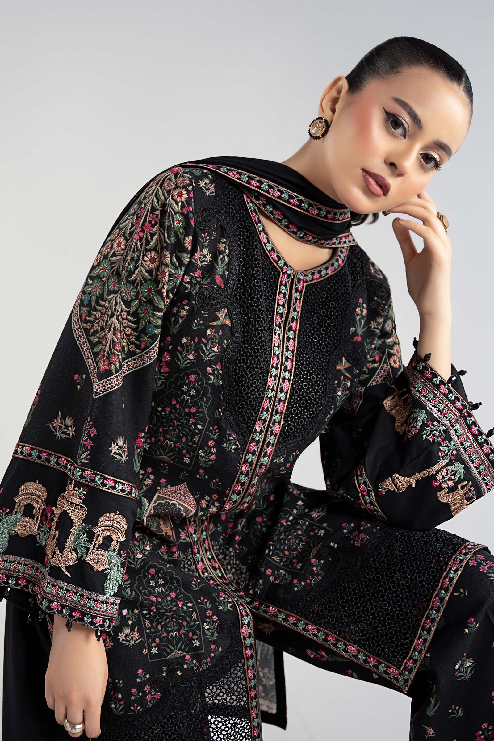 Maria B | Luxury Winter Pret 25 | DW-W25-35-Black - Ladies Clothes - Maria Faisal
