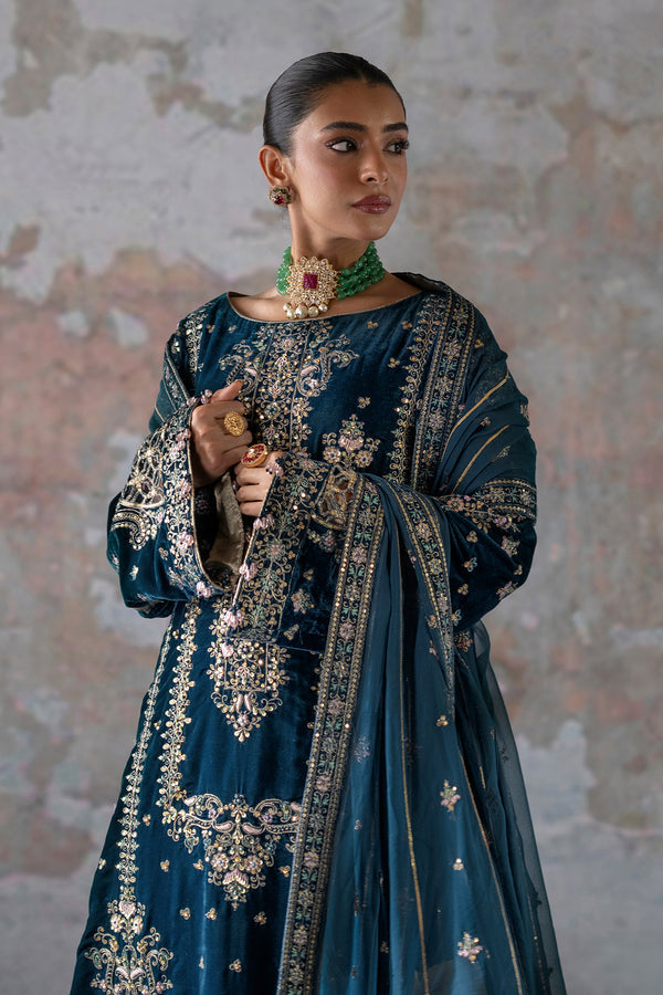 Emaan Adeel | Saanjh Velvet Collection 24 |  Meher - Ladies Clothes - Maria Faisal